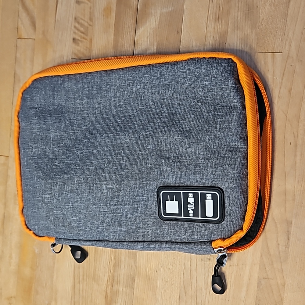 Electronics organizer